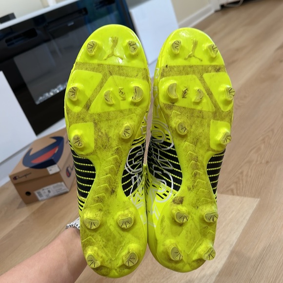 Puma Men’s Cleats - Picture 3 of 5